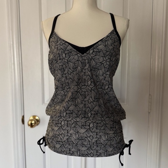 “ATHLETA” Laguna Side Scrunch Tankini - Picture 5 of 16